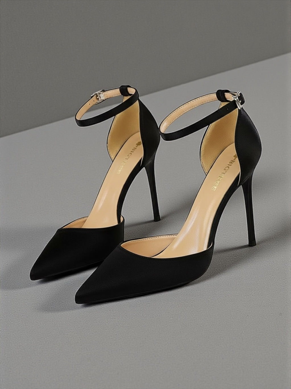 Élise Halo Ankle Stiletto