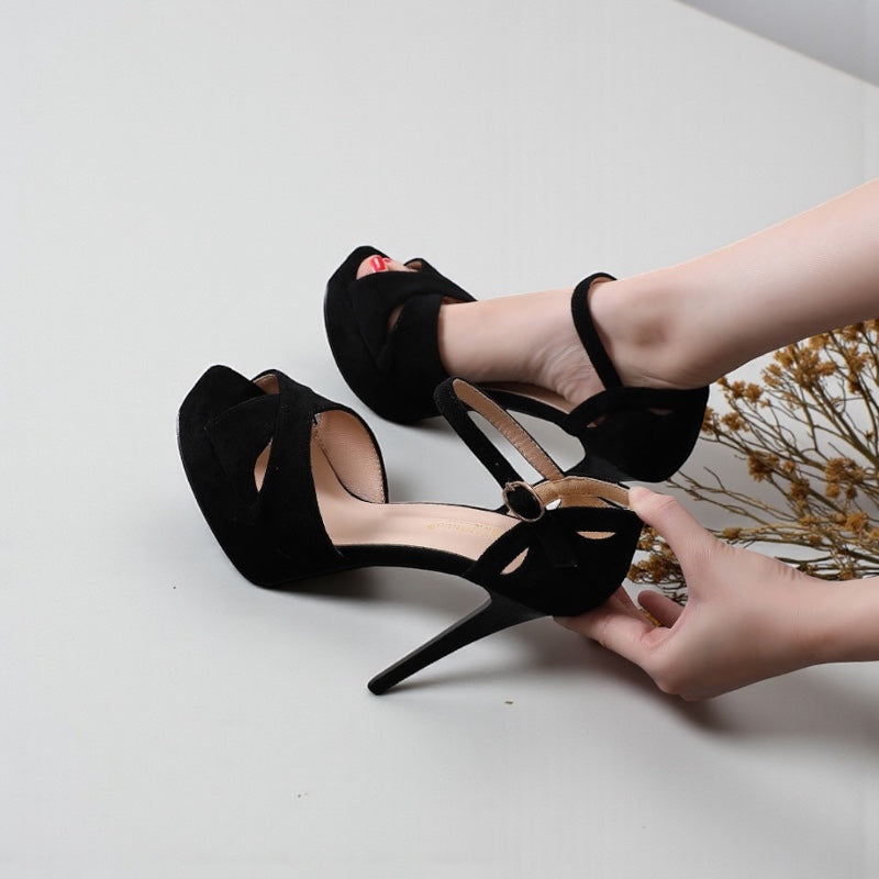 Noir Éminence Platform Heel